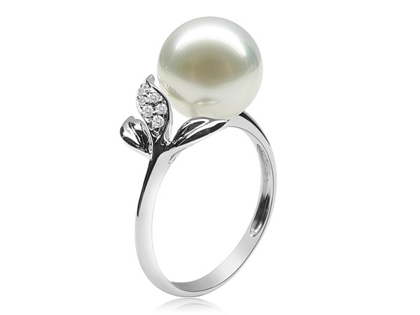 Thierry Akoya Pearl and Diamond Ring